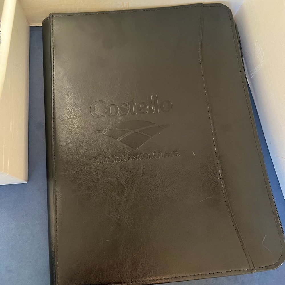 Leeds Black Portfolio With Zipper Closure